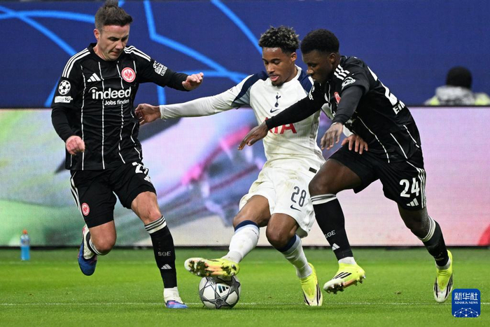 英雄联盟战争学院-法兰克福迎英超关键赛，清晨扳平良机，球迷炸锅，细节决定成败的简单介绍