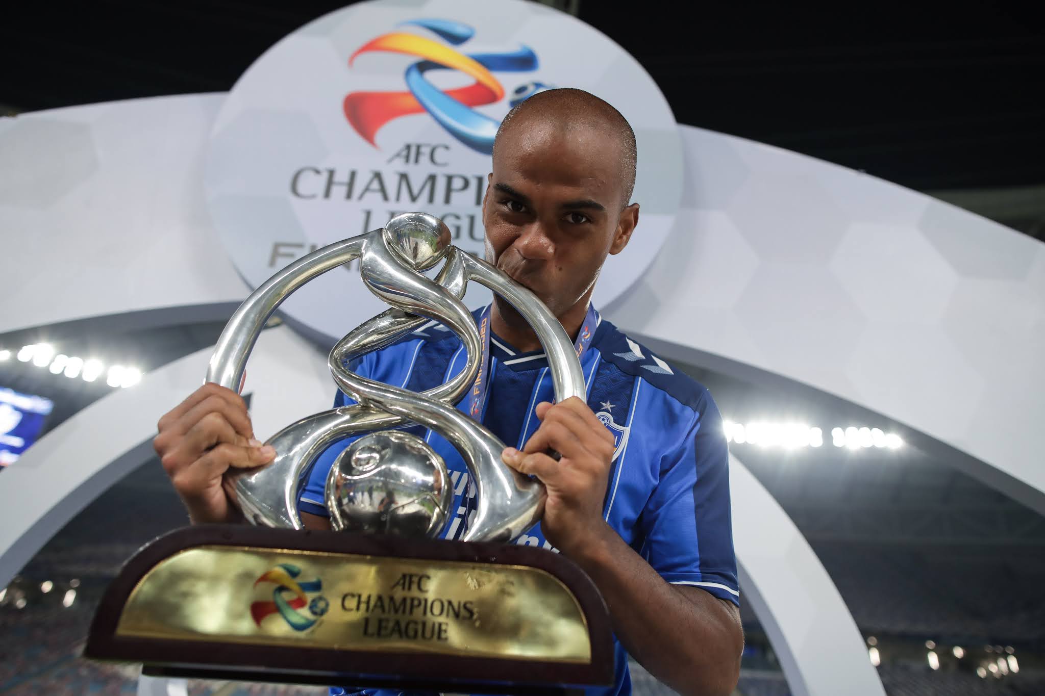 英雄联盟-包含转折点！丹佛掘金完成体检；中超赛后攻防权衡；态度坚定；年轻球员得到机会的词条